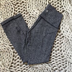 Lululemon black and grey cropped chevron leggings